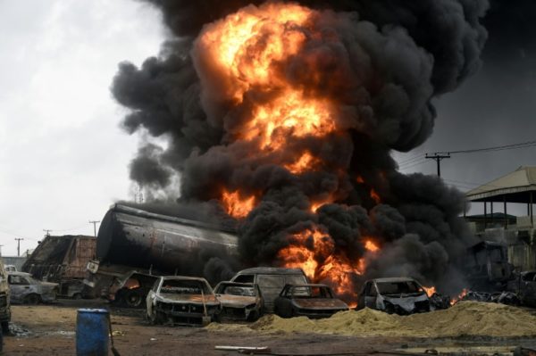 Explosion d'un oléoduc détourné au Nigeria : douze morts