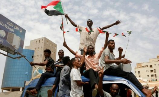 SOUDAN: GÉNÉRAUX, PROTESTATAIRES ET REBELLES DISCUTENT DE “PAIX” À JUBA