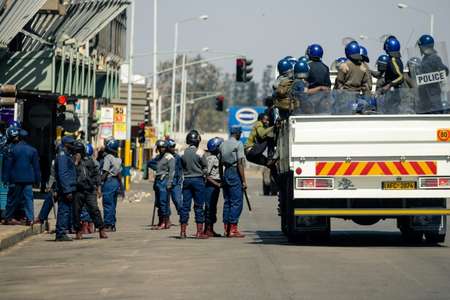 ZIMBABWE: ARMÉE ET POLICE DÉPLOYÉES EN FORCE À BULAWAYO